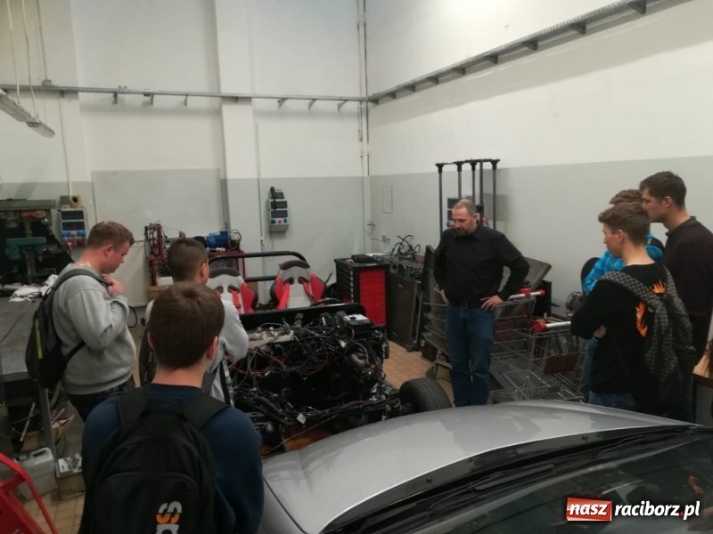 Zdjęcie w galerii na portalu naszraciborz.pl: Nowoczesna nauka w nowoczesnych pracowniach w raciborskim Mechaniku wiadomości z regionu