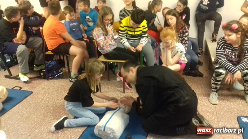 Zdjęcie w galerii na portalu naszraciborz.pl: Ogólnopolska akcja edukacyjno-prewencyjna Nie dla Czadu w SP 15 wiadomości z regionu