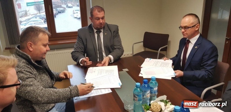 Zdjęcie w galerii na portalu naszraciborz.pl: Umowa na remont ul. Łąkowej i Kościuszki podpisana  wiadomości z regionu