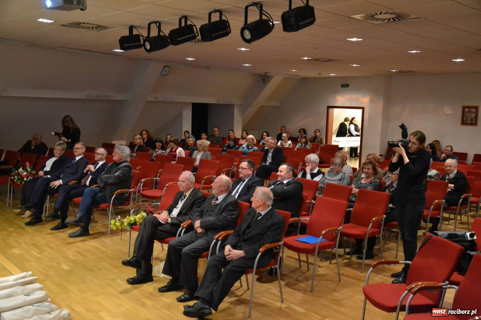 Zdjęcie w galerii na portalu naszraciborz.pl: Na Zamku Piastowskim świętowano jubileusz 25-lecia raciborskiej Germanistyki  wiadomości z regionu