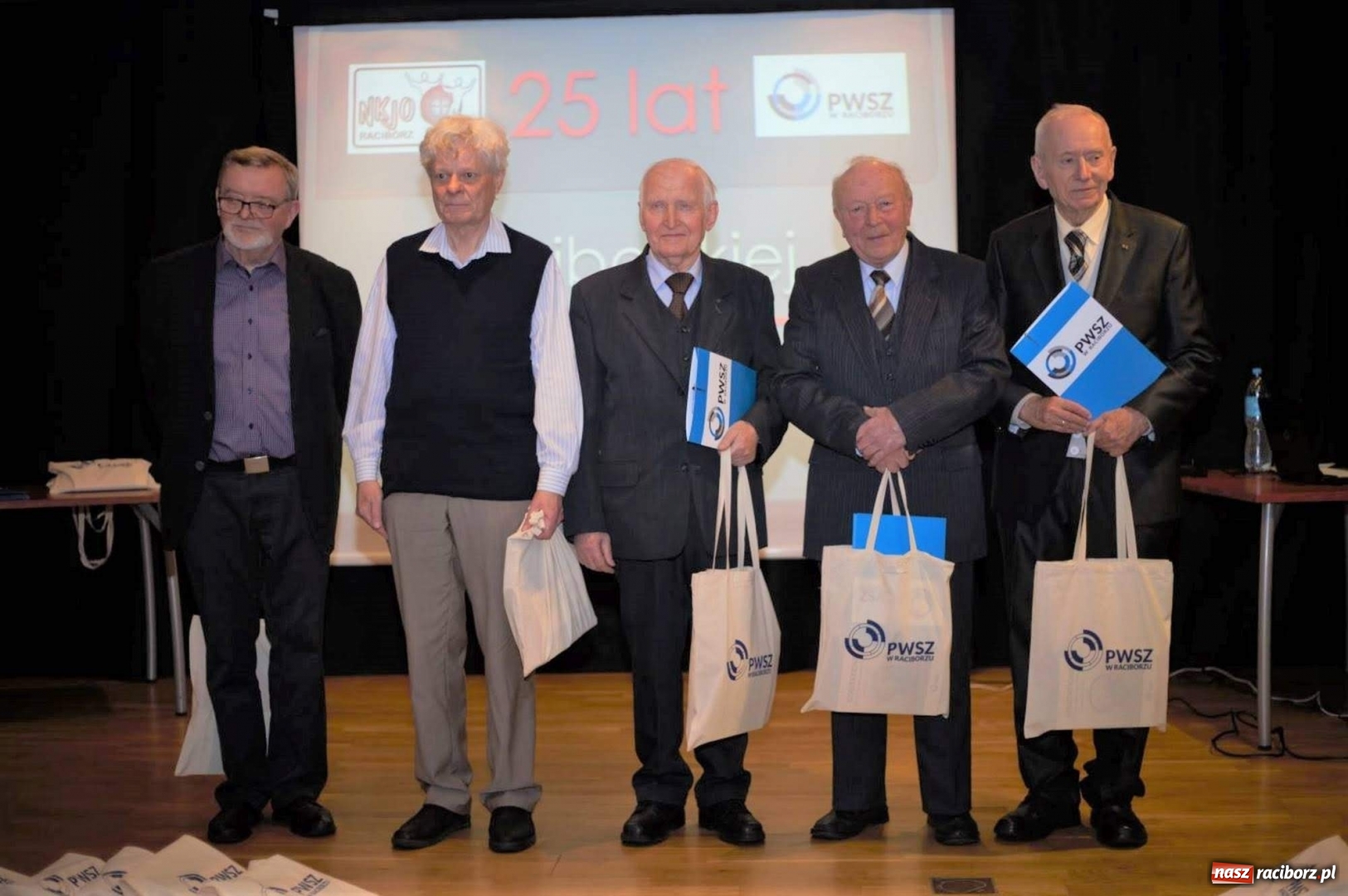 Zdjęcie w galerii na portalu naszraciborz.pl: Na Zamku Piastowskim świętowano jubileusz 25-lecia raciborskiej Germanistyki  wiadomości z regionu