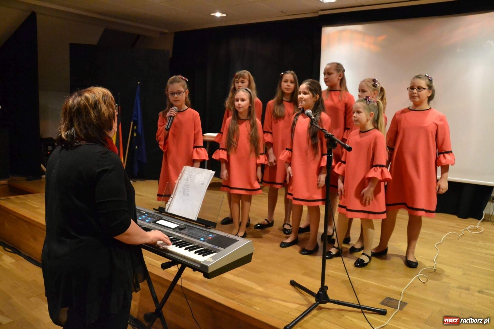 Zdjęcie w galerii na portalu naszraciborz.pl: Na Zamku Piastowskim świętowano jubileusz 25-lecia raciborskiej Germanistyki  wiadomości z regionu