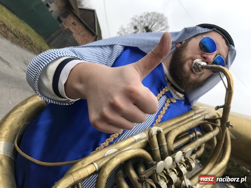 Zdjęcie w galerii na portalu naszraciborz.pl: W parafii Sławików wodzili bera i żegnali karnawał FOTO i WIDEO wiadomości z regionu