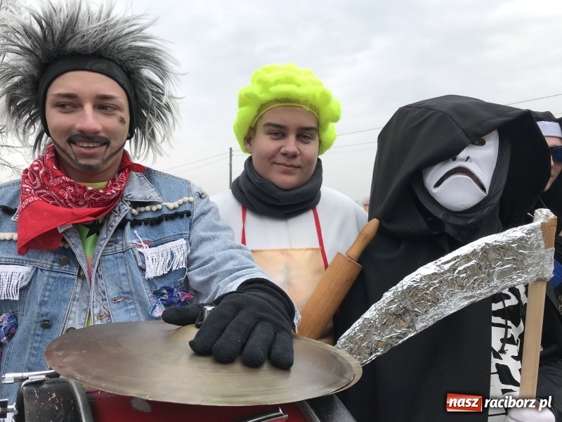 Zdjęcie w galerii na portalu naszraciborz.pl: W parafii Sławików wodzili bera i żegnali karnawał FOTO i WIDEO wiadomości z regionu