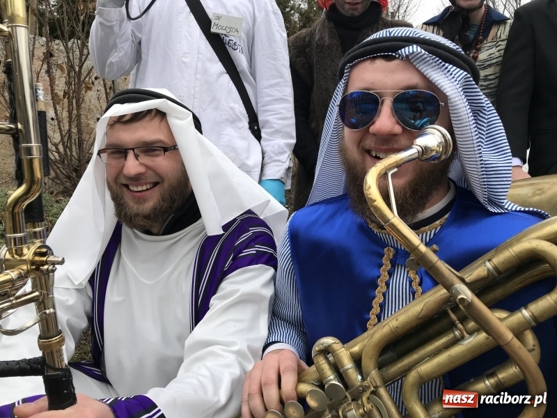 Zdjęcie w galerii na portalu naszraciborz.pl: W parafii Sławików wodzili bera i żegnali karnawał FOTO i WIDEO wiadomości z regionu