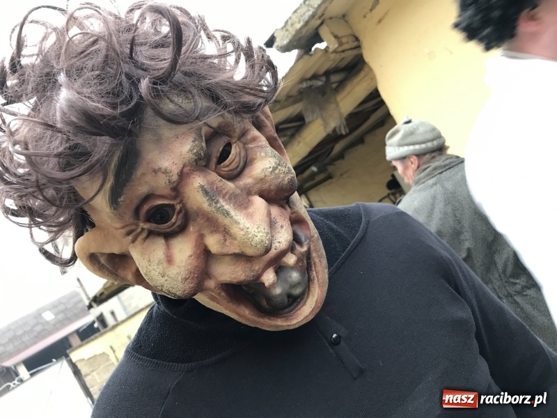 Zdjęcie w galerii na portalu naszraciborz.pl: Młoda para, małpice, misie i kominiarz. Samborowicki tanzbär na koniec karnawału  wiadomości z regionu