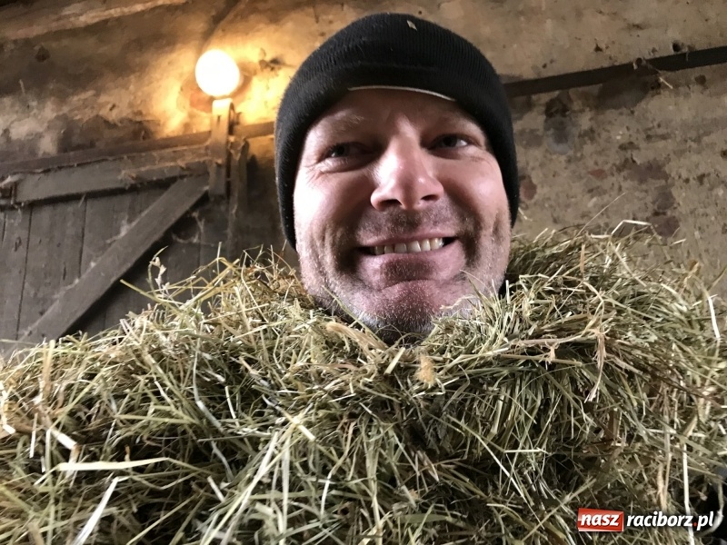 Zdjęcie w galerii na portalu naszraciborz.pl: Młoda para, małpice, misie i kominiarz. Samborowicki tanzbär na koniec karnawału  wiadomości z regionu