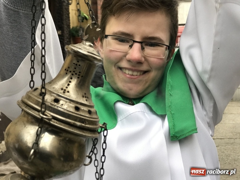 Zdjęcie w galerii na portalu naszraciborz.pl: Młoda para, małpice, misie i kominiarz. Samborowicki tanzbär na koniec karnawału  wiadomości z regionu