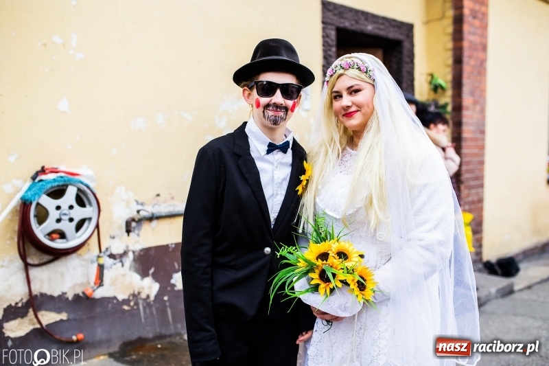 Zdjęcie w galerii na portalu naszraciborz.pl: Młoda para, małpice, misie i kominiarz. Samborowicki tanzbär na koniec karnawału  wiadomości z regionu