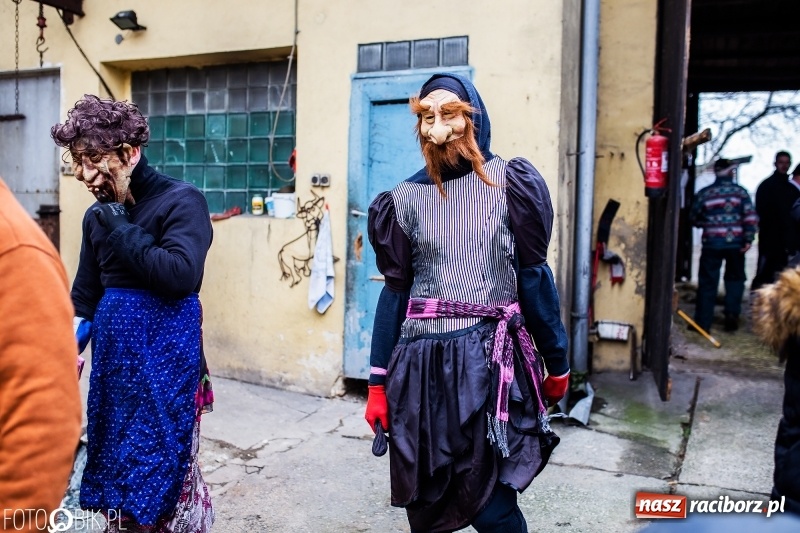 Zdjęcie w galerii na portalu naszraciborz.pl: Młoda para, małpice, misie i kominiarz. Samborowicki tanzbär na koniec karnawału  wiadomości z regionu