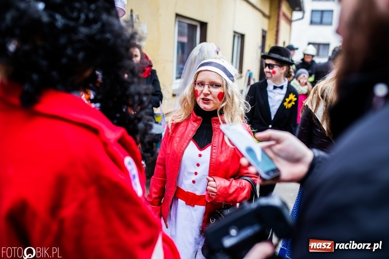 Zdjęcie w galerii na portalu naszraciborz.pl: Młoda para, małpice, misie i kominiarz. Samborowicki tanzbär na koniec karnawału  wiadomości z regionu