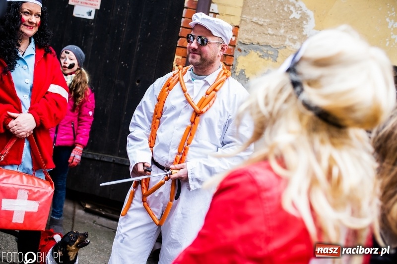 Zdjęcie w galerii na portalu naszraciborz.pl: Młoda para, małpice, misie i kominiarz. Samborowicki tanzbär na koniec karnawału  wiadomości z regionu