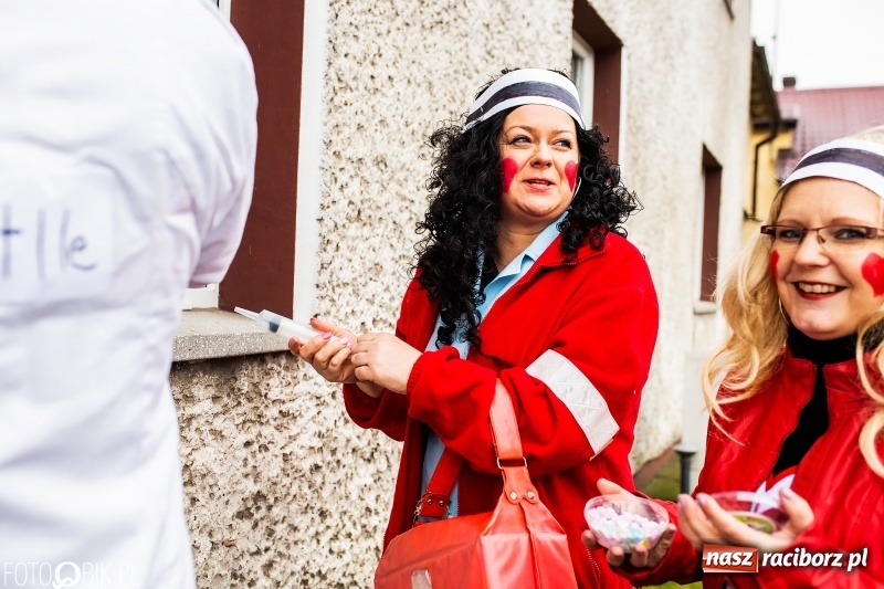 Zdjęcie w galerii na portalu naszraciborz.pl: Młoda para, małpice, misie i kominiarz. Samborowicki tanzbär na koniec karnawału  wiadomości z regionu