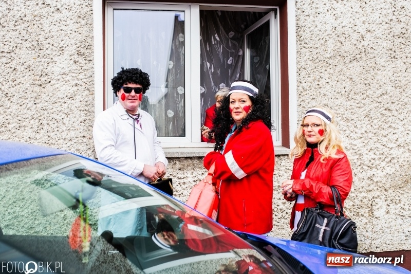 Zdjęcie w galerii na portalu naszraciborz.pl: Młoda para, małpice, misie i kominiarz. Samborowicki tanzbär na koniec karnawału  wiadomości z regionu