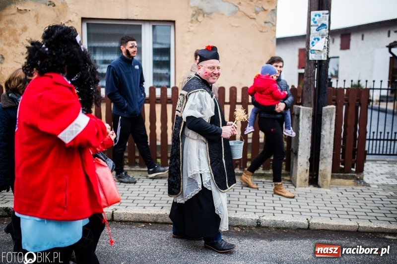 Zdjęcie w galerii na portalu naszraciborz.pl: Młoda para, małpice, misie i kominiarz. Samborowicki tanzbär na koniec karnawału  wiadomości z regionu