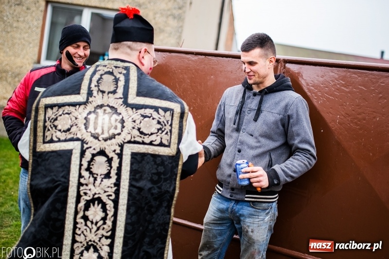 Zdjęcie w galerii na portalu naszraciborz.pl: Młoda para, małpice, misie i kominiarz. Samborowicki tanzbär na koniec karnawału  wiadomości z regionu