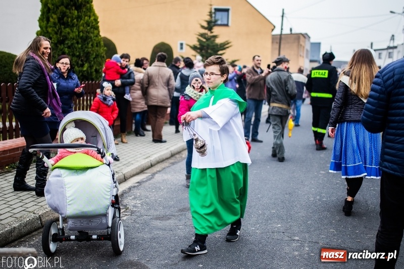 Zdjęcie w galerii na portalu naszraciborz.pl: Młoda para, małpice, misie i kominiarz. Samborowicki tanzbär na koniec karnawału  wiadomości z regionu