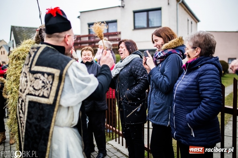 Zdjęcie w galerii na portalu naszraciborz.pl: Młoda para, małpice, misie i kominiarz. Samborowicki tanzbär na koniec karnawału  wiadomości z regionu