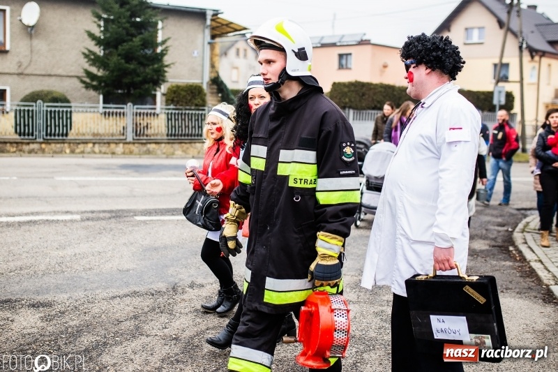 Zdjęcie w galerii na portalu naszraciborz.pl: Młoda para, małpice, misie i kominiarz. Samborowicki tanzbär na koniec karnawału  wiadomości z regionu