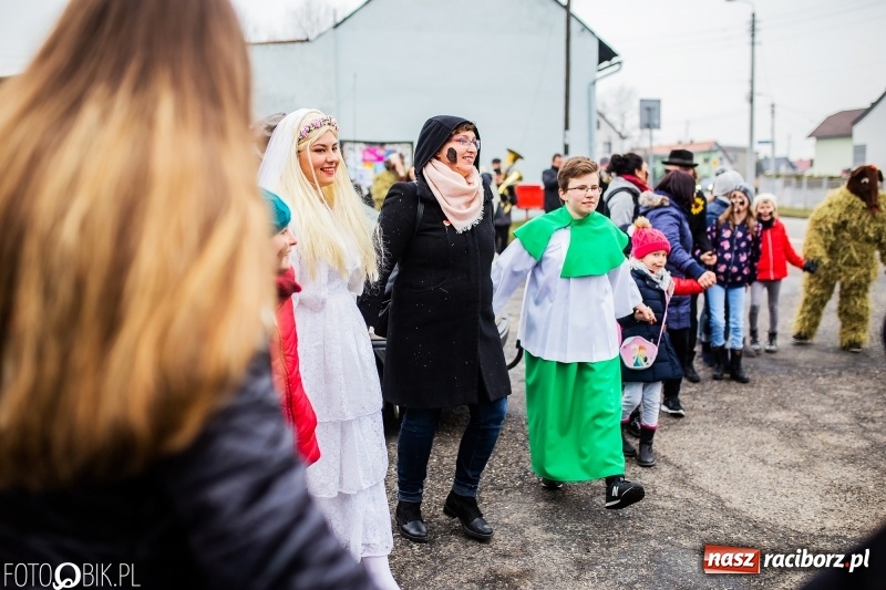 Zdjęcie w galerii na portalu naszraciborz.pl: Młoda para, małpice, misie i kominiarz. Samborowicki tanzbär na koniec karnawału  wiadomości z regionu