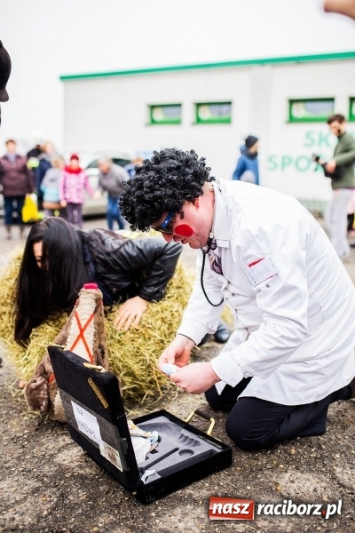 Zdjęcie w galerii na portalu naszraciborz.pl: Młoda para, małpice, misie i kominiarz. Samborowicki tanzbär na koniec karnawału  wiadomości z regionu