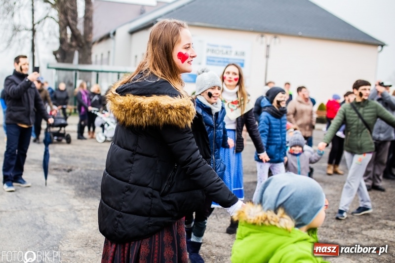 Zdjęcie w galerii na portalu naszraciborz.pl: Młoda para, małpice, misie i kominiarz. Samborowicki tanzbär na koniec karnawału  wiadomości z regionu