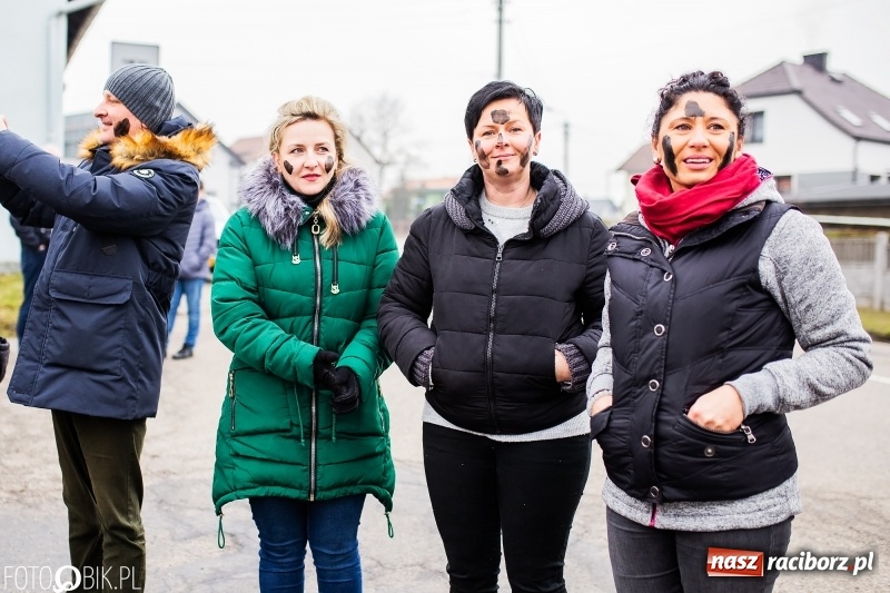 Zdjęcie w galerii na portalu naszraciborz.pl: Młoda para, małpice, misie i kominiarz. Samborowicki tanzbär na koniec karnawału  wiadomości z regionu