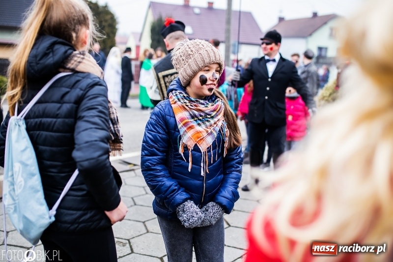 Zdjęcie w galerii na portalu naszraciborz.pl: Młoda para, małpice, misie i kominiarz. Samborowicki tanzbär na koniec karnawału  wiadomości z regionu
