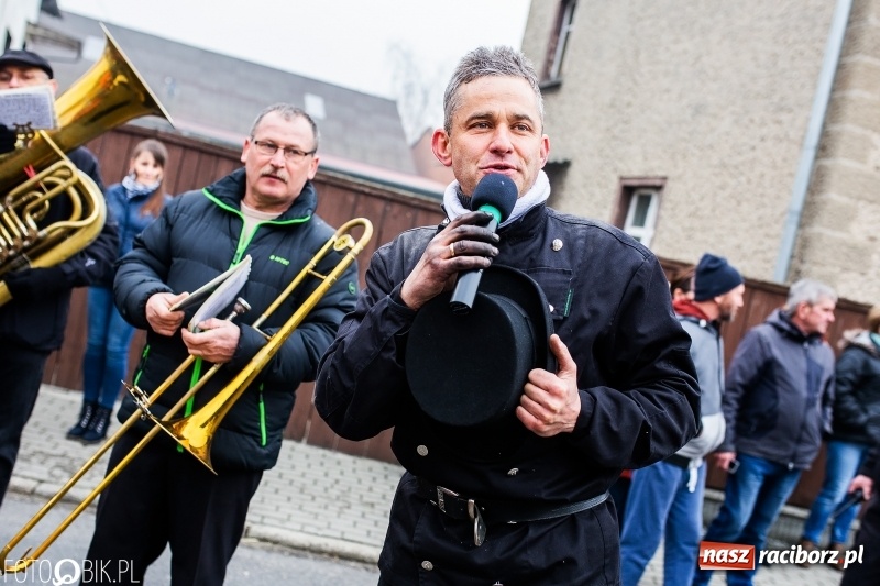Zdjęcie w galerii na portalu naszraciborz.pl: Młoda para, małpice, misie i kominiarz. Samborowicki tanzbär na koniec karnawału  wiadomości z regionu