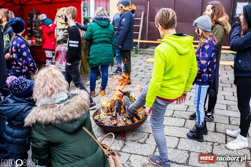 Zdjęcie w galerii na portalu naszraciborz.pl: Młoda para, małpice, misie i kominiarz. Samborowicki tanzbär na koniec karnawału  wiadomości z regionu