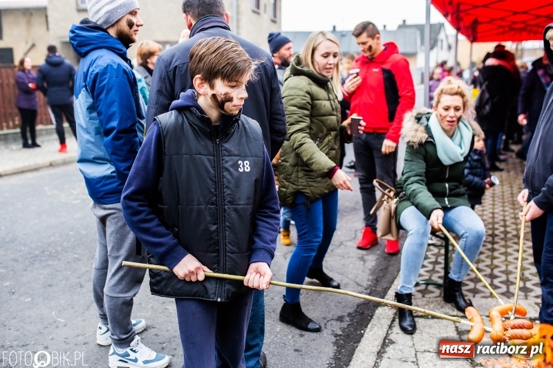 Zdjęcie w galerii na portalu naszraciborz.pl: Młoda para, małpice, misie i kominiarz. Samborowicki tanzbär na koniec karnawału  wiadomości z regionu