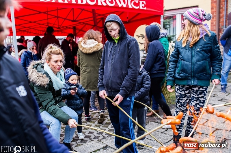 Zdjęcie w galerii na portalu naszraciborz.pl: Młoda para, małpice, misie i kominiarz. Samborowicki tanzbär na koniec karnawału  wiadomości z regionu