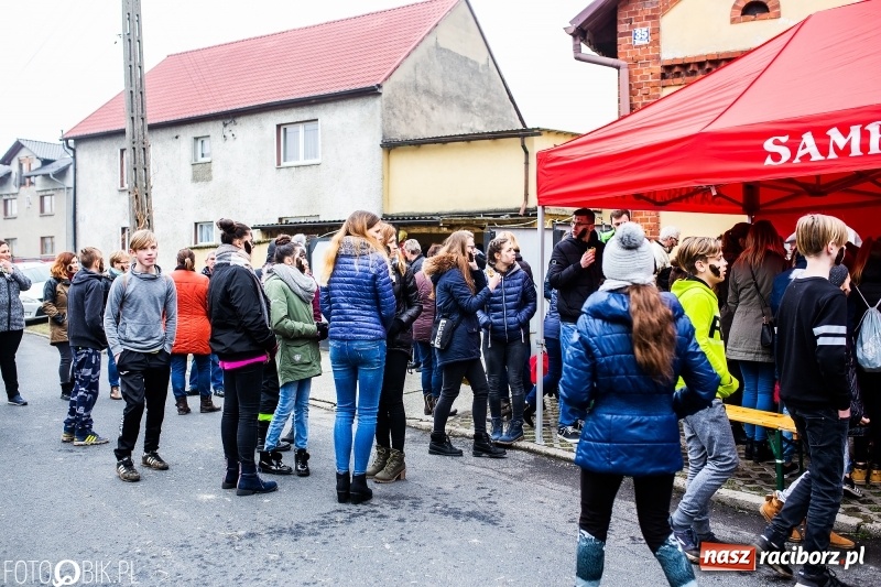 Zdjęcie w galerii na portalu naszraciborz.pl: Młoda para, małpice, misie i kominiarz. Samborowicki tanzbär na koniec karnawału  wiadomości z regionu