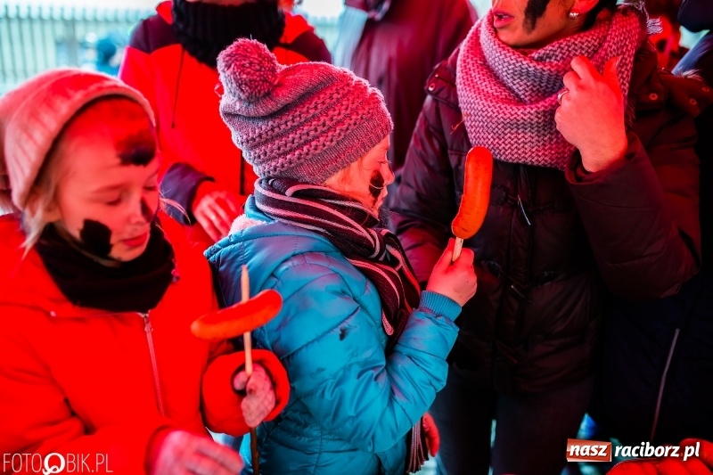 Zdjęcie w galerii na portalu naszraciborz.pl: Młoda para, małpice, misie i kominiarz. Samborowicki tanzbär na koniec karnawału  wiadomości z regionu