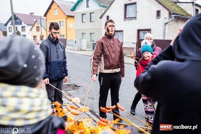 Zdjęcie w galerii na portalu naszraciborz.pl: Młoda para, małpice, misie i kominiarz. Samborowicki tanzbär na koniec karnawału  wiadomości z regionu