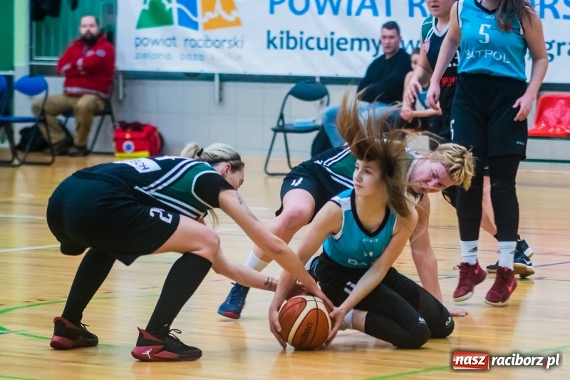 Zdjęcie w galerii na portalu naszraciborz.pl: Do czternastu razy sztuka. Koszykarki RKK AZS Racibórz z pierwszą wygraną w sezonie wiadomości z regionu