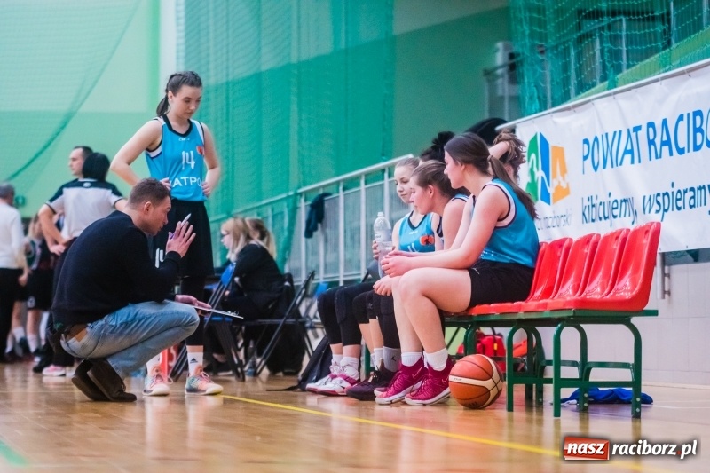 Zdjęcie w galerii na portalu naszraciborz.pl: Do czternastu razy sztuka. Koszykarki RKK AZS Racibórz z pierwszą wygraną w sezonie wiadomości z regionu