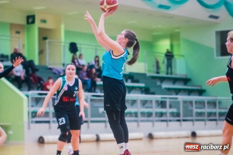 Zdjęcie w galerii na portalu naszraciborz.pl: Do czternastu razy sztuka. Koszykarki RKK AZS Racibórz z pierwszą wygraną w sezonie wiadomości z regionu