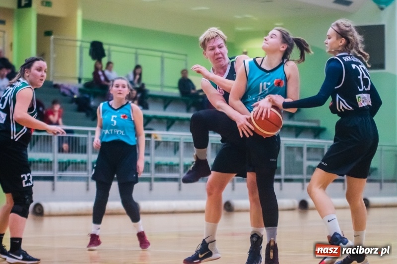 Zdjęcie w galerii na portalu naszraciborz.pl: Do czternastu razy sztuka. Koszykarki RKK AZS Racibórz z pierwszą wygraną w sezonie wiadomości z regionu