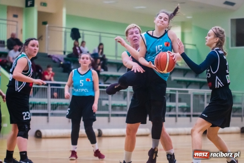 Zdjęcie w galerii na portalu naszraciborz.pl: Do czternastu razy sztuka. Koszykarki RKK AZS Racibórz z pierwszą wygraną w sezonie wiadomości z regionu