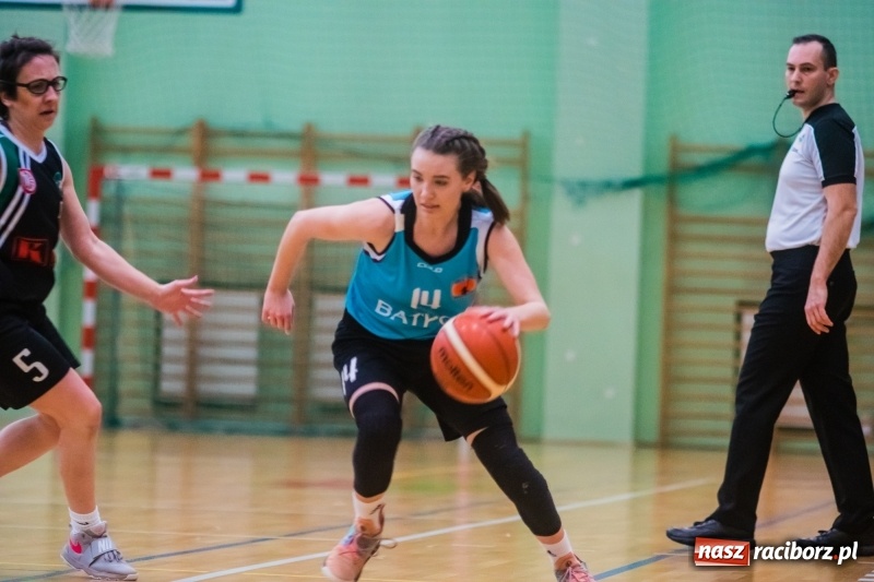 Zdjęcie w galerii na portalu naszraciborz.pl: Do czternastu razy sztuka. Koszykarki RKK AZS Racibórz z pierwszą wygraną w sezonie wiadomości z regionu