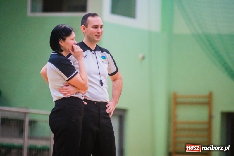 Zdjęcie w galerii na portalu naszraciborz.pl: Do czternastu razy sztuka. Koszykarki RKK AZS Racibórz z pierwszą wygraną w sezonie wiadomości z regionu