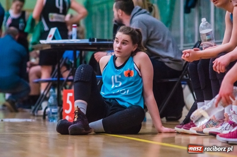 Zdjęcie w galerii na portalu naszraciborz.pl: Do czternastu razy sztuka. Koszykarki RKK AZS Racibórz z pierwszą wygraną w sezonie wiadomości z regionu