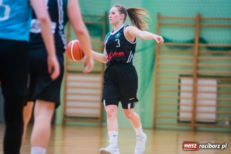 Zdjęcie w galerii na portalu naszraciborz.pl: Do czternastu razy sztuka. Koszykarki RKK AZS Racibórz z pierwszą wygraną w sezonie wiadomości z regionu