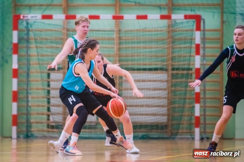 Zdjęcie w galerii na portalu naszraciborz.pl: Do czternastu razy sztuka. Koszykarki RKK AZS Racibórz z pierwszą wygraną w sezonie wiadomości z regionu