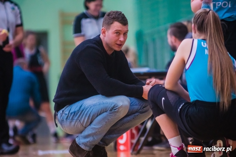 Zdjęcie w galerii na portalu naszraciborz.pl: Do czternastu razy sztuka. Koszykarki RKK AZS Racibórz z pierwszą wygraną w sezonie wiadomości z regionu