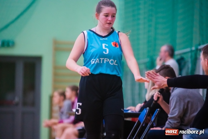 Zdjęcie w galerii na portalu naszraciborz.pl: Do czternastu razy sztuka. Koszykarki RKK AZS Racibórz z pierwszą wygraną w sezonie wiadomości z regionu