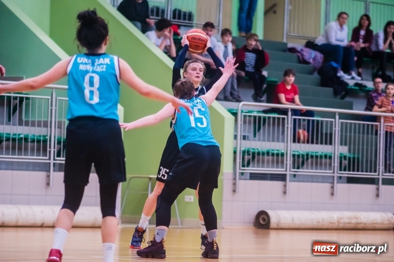 Zdjęcie w galerii na portalu naszraciborz.pl: Do czternastu razy sztuka. Koszykarki RKK AZS Racibórz z pierwszą wygraną w sezonie wiadomości z regionu