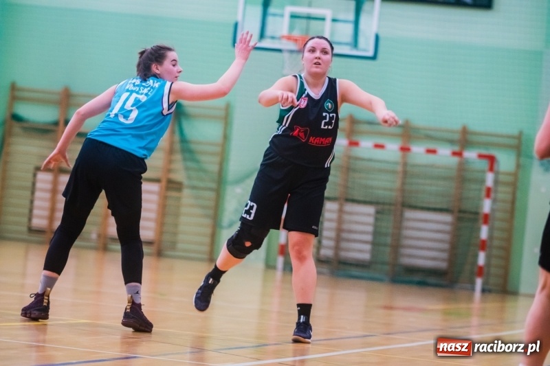 Zdjęcie w galerii na portalu naszraciborz.pl: Do czternastu razy sztuka. Koszykarki RKK AZS Racibórz z pierwszą wygraną w sezonie wiadomości z regionu