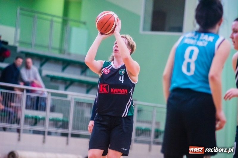 Zdjęcie w galerii na portalu naszraciborz.pl: Do czternastu razy sztuka. Koszykarki RKK AZS Racibórz z pierwszą wygraną w sezonie wiadomości z regionu